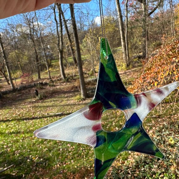#2018 STAR MULTI COLOR 5 POINT ORNAMENT GREEN  & WHITE FUSED SUN CATCHER COLLECT - Picture 9 of 9